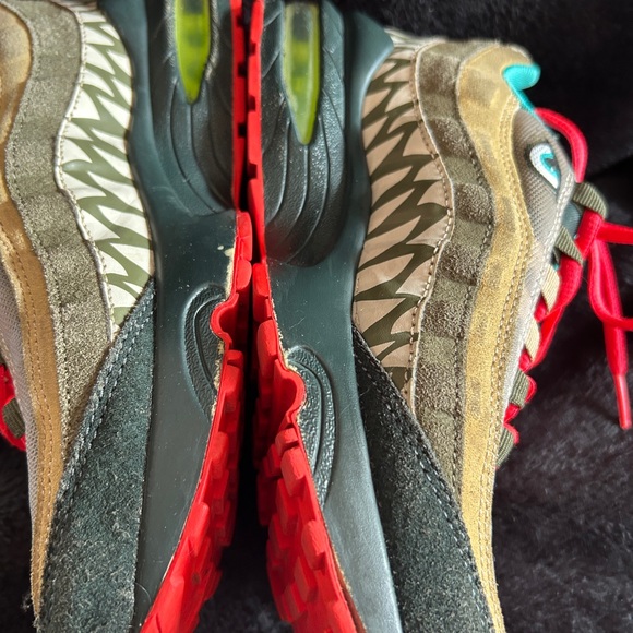 Nike air max 95 monster dinosaurs youth logo Sz 6Y - Picture 6 of 9